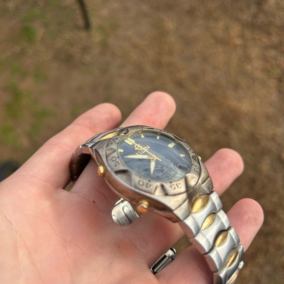 Silver and Blue Smartwatch with Round Dial and Stainless Steel Bracelet - Picture 5 of 5